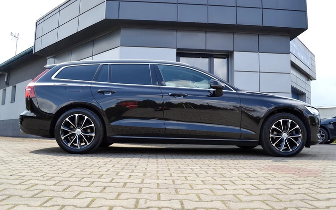 Volvo V60 cena 84900 przebieg: 231260, rok produkcji 2019 z Ćmielów małe 781